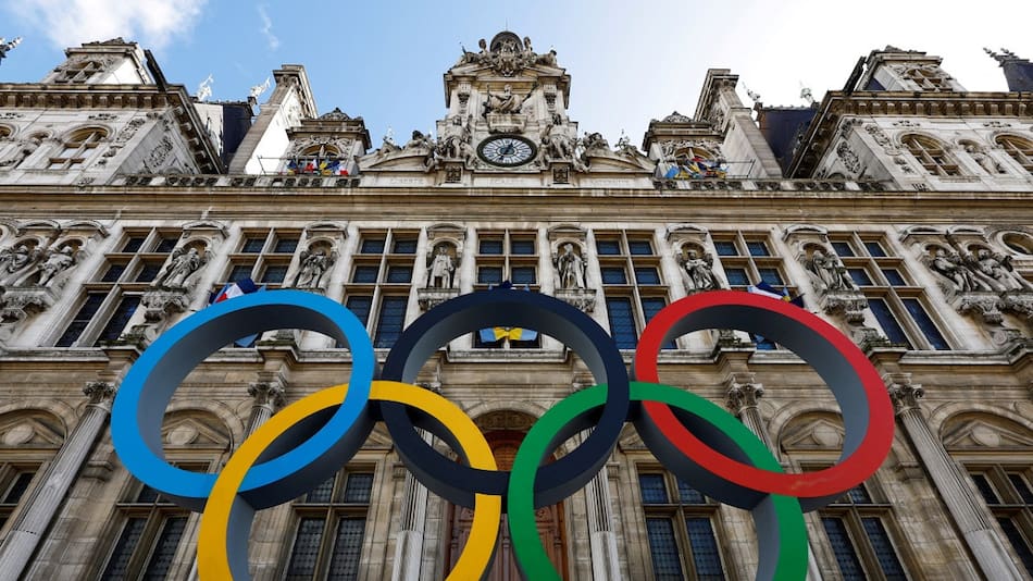 Anillos de los Juegos Olímpicos en el Hotel de Ville City Hall de Paris. Foto: Reuters.