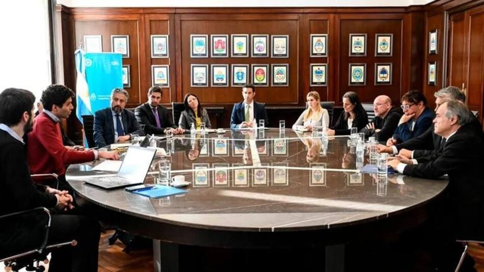 Reunión con autoridades de Comercio por faltante de figuritas. Foto: prensa Casa Rosada