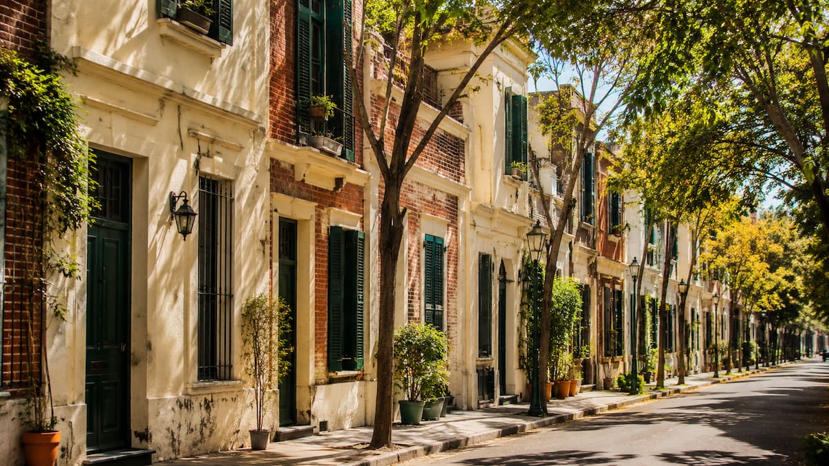 Un oasis dentro de la Ciudad: el barrio oculto de Buenos Aires con casas holandesas y más de 100 años