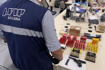 Aduana evitó el contrabando de municiones y armas de fuego en la frontera cerca de Misiones