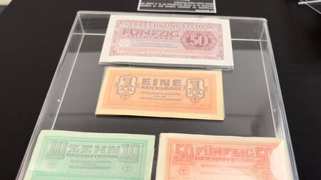 Aduana entregó billetes del nazismo al Museo del Holocausto en Buenos Aires