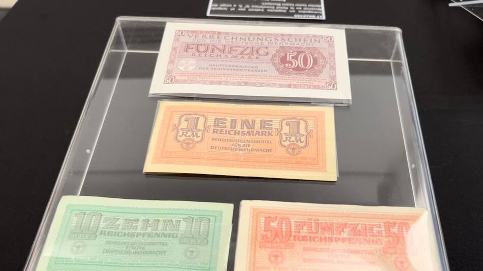 Aduana entregó billetes del nazismo al Museo del Holocausto en Buenos Aires