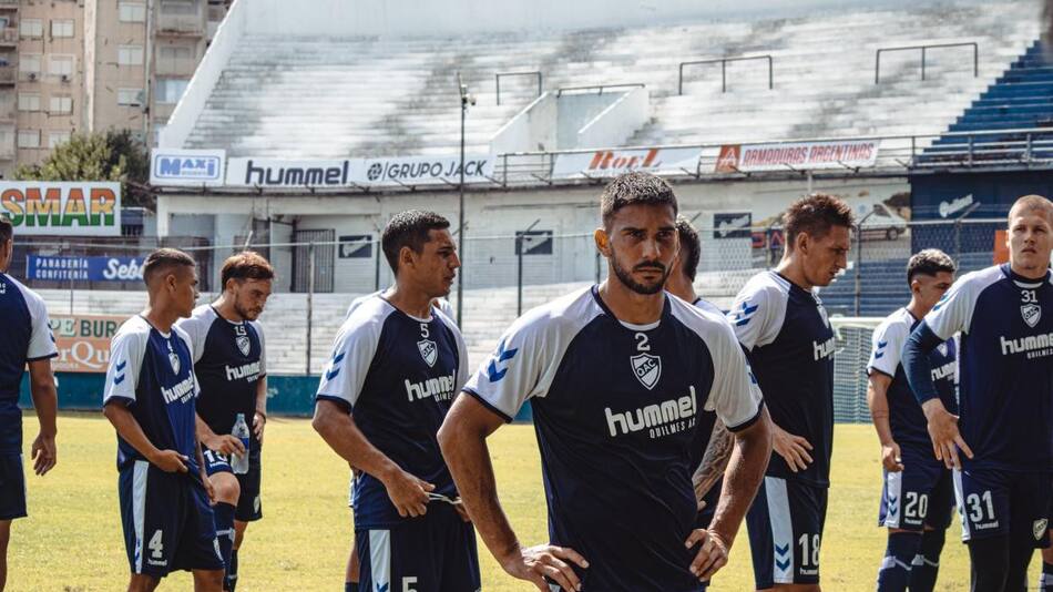 Quilmes vs. Chacarita; pelea. Foto: Twitter @qacoficial.