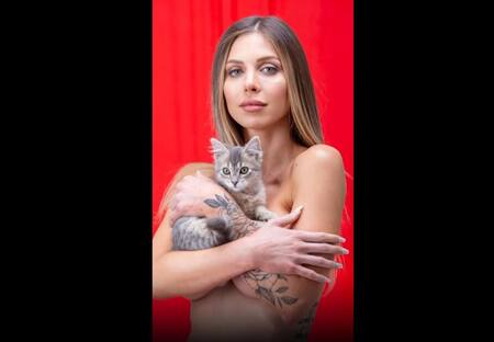 Romina Malaspina y su gata Mía, diosa de Diario 26, fotos Revista Caras