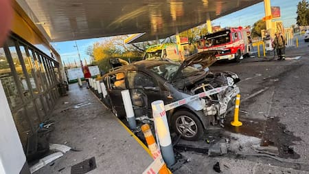 Impactante video: el momento en que un conductor se despistó y mató a una mujer en una estación de servicio