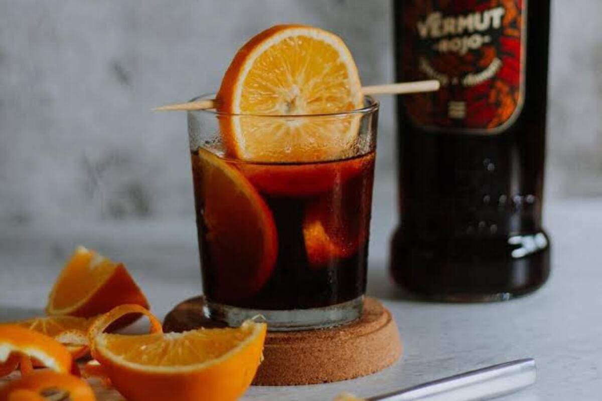 Copas de vermut listas para brindar