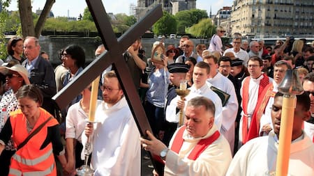 Vía Crucis en la catedral de Notre Dame (Reuters)
