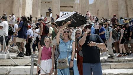 Cierra la Acrópolis de Atenas por la ola de calor que azota Grecia. Foto: EFE.