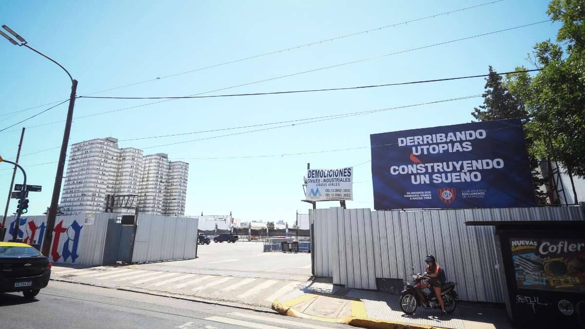 Terrenos de San Lorenzo en Avenida La Plata.