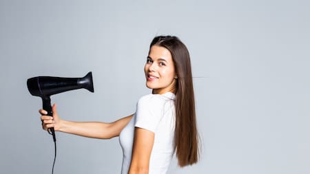 El truco casero para alisar el pelo. Foto Freepik