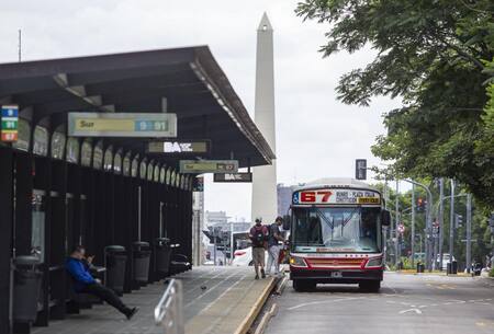 Colectivos en Ciudad de Buenos Aires. Foto: NA.