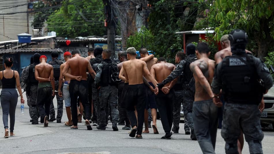 Se trata de la mayor operación policial de la historia de Brasil contra la facción criminal Comando Vermelho,