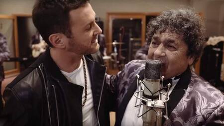 Axel ganó un galardón de oro por su tema con "Los Palmeras"