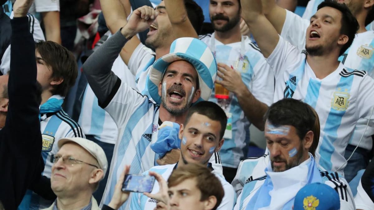 Antes de convertirse en un himno del fútbol, “Vamos vamos, Argentina” fue un jingle político: la curiosa historia detrás del cántico