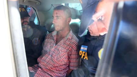 Detuvieron al hombre que le tiró una botella a Javier Milei. Foto: Télam