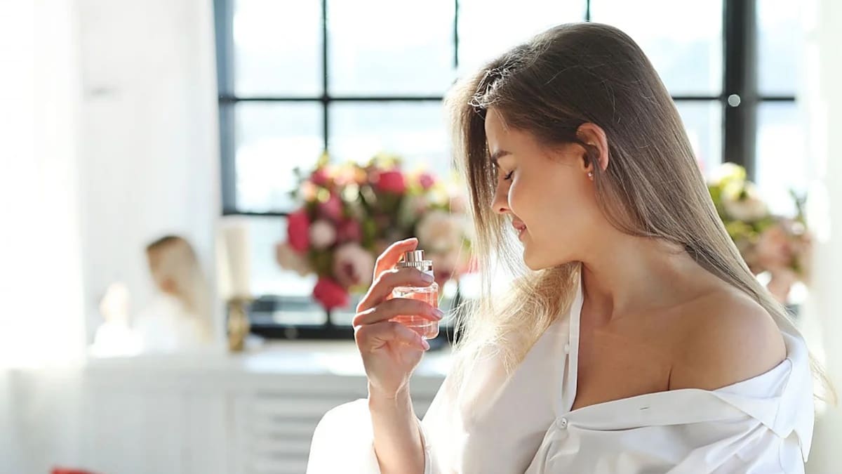 Pagan más de 80.000 dólares por oler y evaluar perfumes.