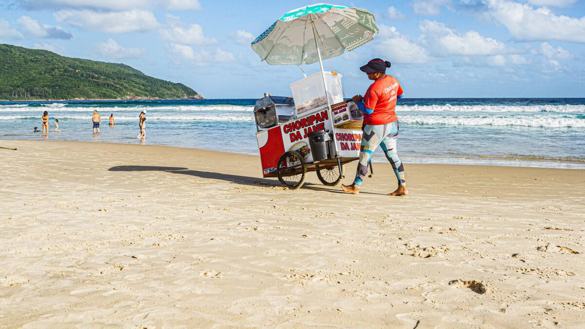 Los precios de consumir en las playas de Florianópolis. Foto: Reuters.