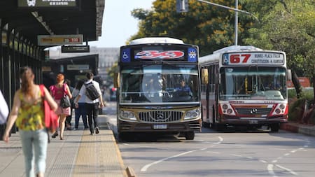 Se podrá pagar colectivos, trenes y subtes con QR. Foto: NA.
