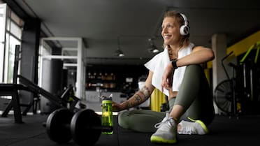 “Alarga la vida más que correr o ir al gimnasio”: el deporte que se asocia a una mayor longevidad, según un neurólogo