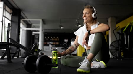 “Alarga la vida más que correr o ir al gimnasio”: el deporte que se asocia a una mayor longevidad, según un neurólogo