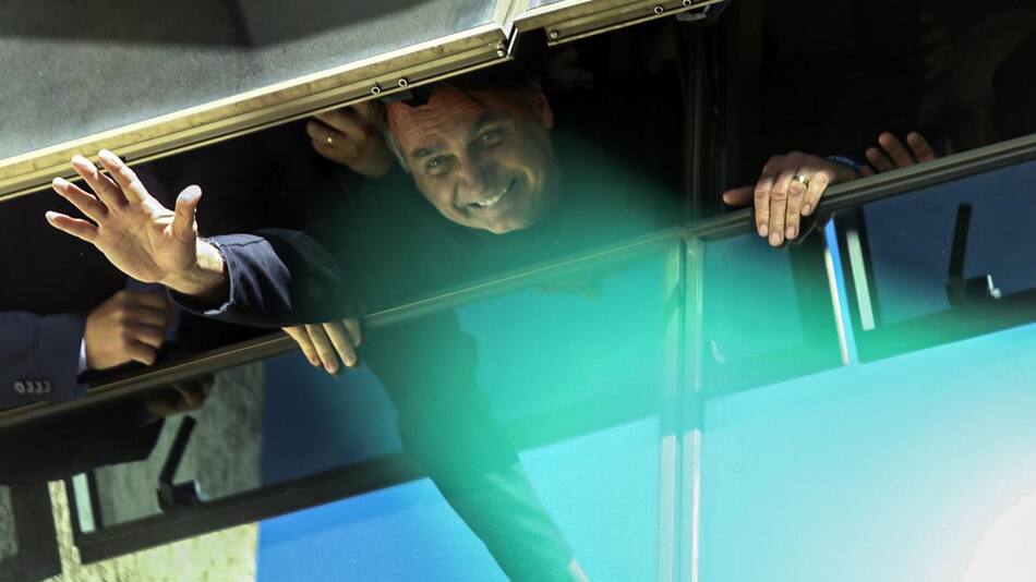 La recepción de Jair Bolsonario en su regreso a Brasil. Foto: EFE.