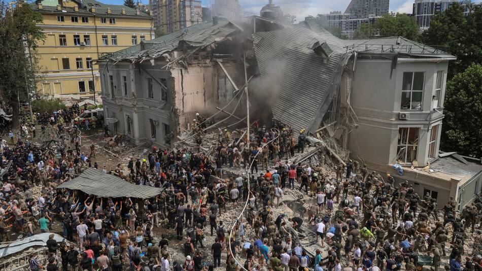 El Hospital Infantil Ohmatdyt, en Ucrania, resultó dañado. Foto: Reuters.