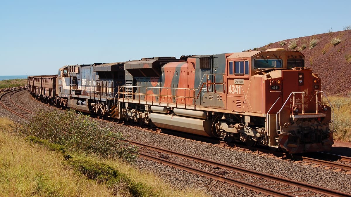 El tren australiano BHP Iron Ore mide más de 7 kilómetros y tiene 682 vagones.
