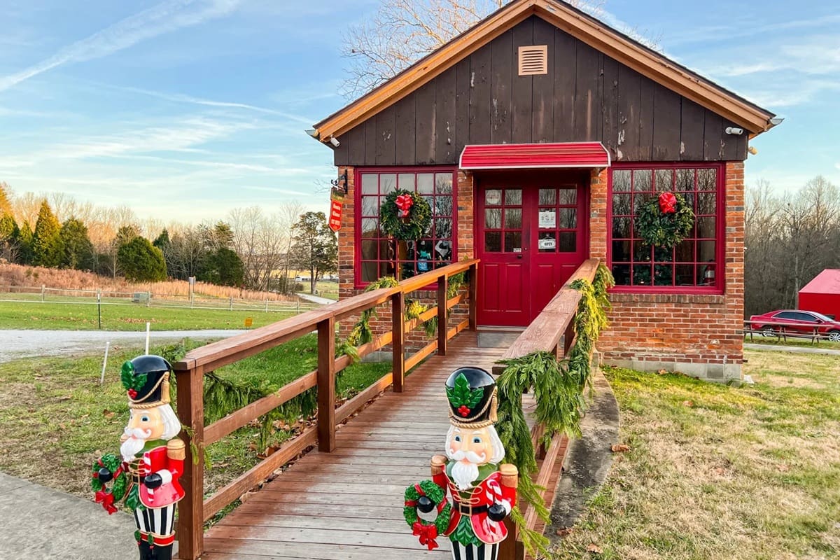 En Indiana existe una localidad llamada Santa Claus que conserva una tradición centenaria. Su curioso museo reúne cartas antiguas, edificios históricos y una estatua gigante del personaje más protagónico de la Navidad.