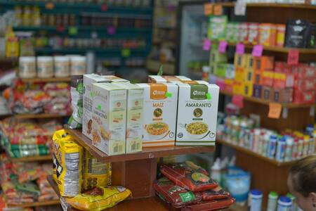 Etiquetas de alimentos en la góndola