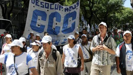 Jornada de protestas en Plaza de Mayo: organizaciones sociales marchan contra la inflación y el hambre