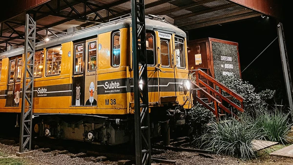 Una cervecería dentro de un vagón de subte.
