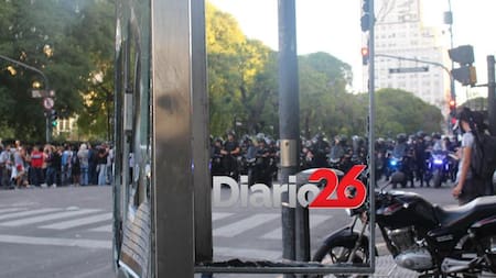 Testigo en bicicleta en la Ciudad de la furia - el día de la reforma previsional