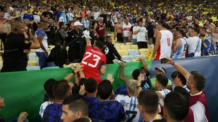 Dibu Martínez defendió a los hinchas argentinos en las tribunas del estadio Maracaná. Foto: REUTERS.
