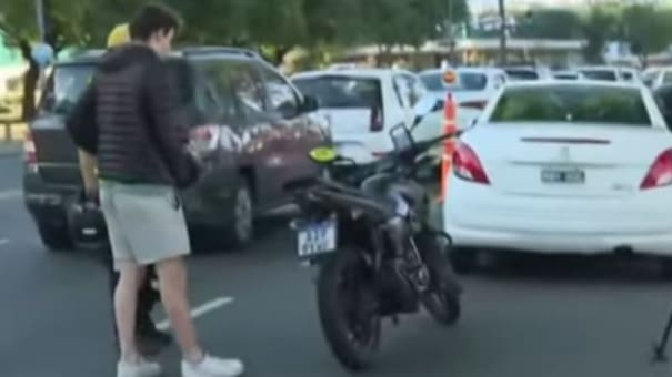 Multaron y le retuvieron la moto a un chofer de aplicación porque a la pasajera le dio positivo el control de alcoholemia