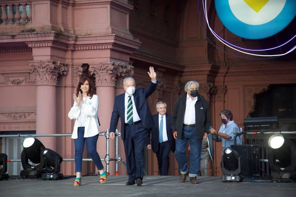 Cristina Fernández de Kirchner en el acto por del Dia de la Democracia y los Derechos Humanos en plaza de Mayo.