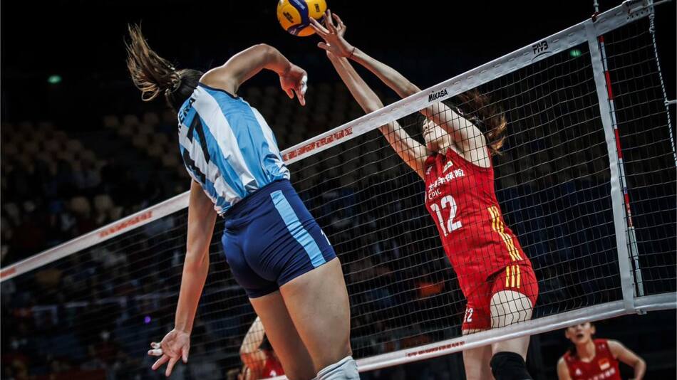 Argentina cayó en su debut mundialista ante China. Foto: Twitter @Voley_FeVA.