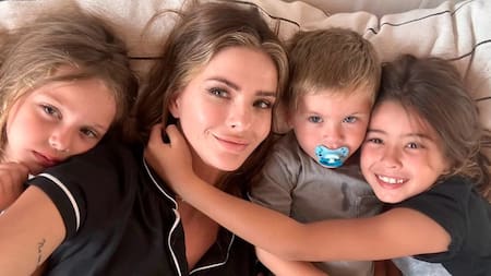 La China Suárez junto a sus 3 hijos. Foto: Instagram.