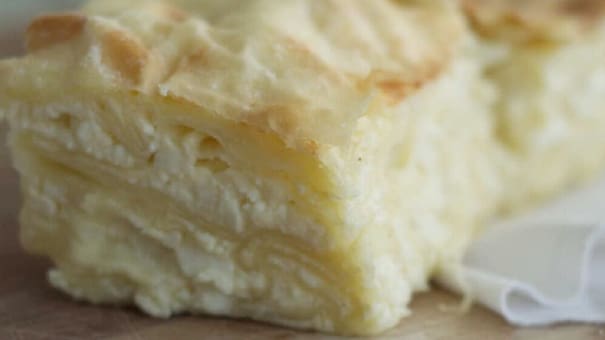 Gibánica, la esponjosa tarta serbia de queso que es muy fácil de preparar y conquista paladares