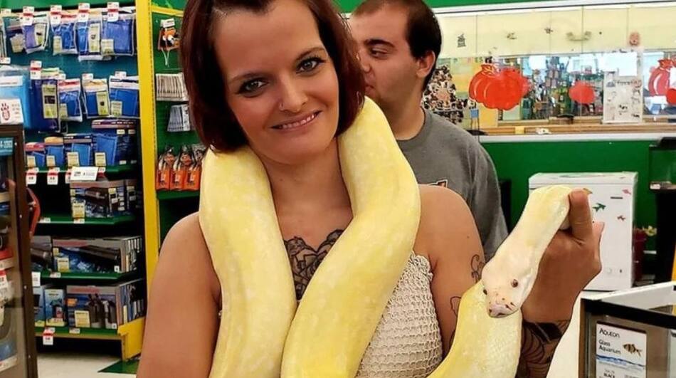 Laura Hurst, asesinada por una serpiente