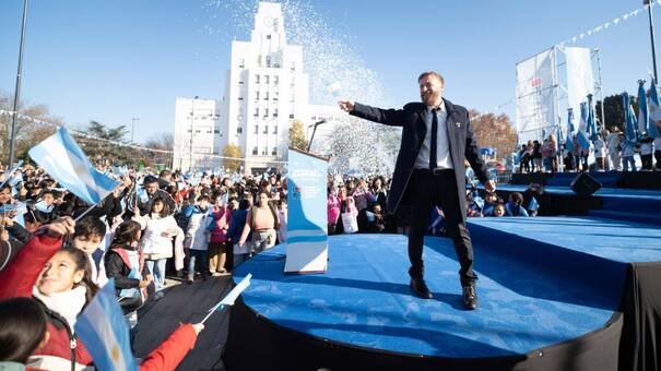 Otermín tomó la Promesa de Lealtad a la Bandera a miles de estudiantes de Lomas de Zamora