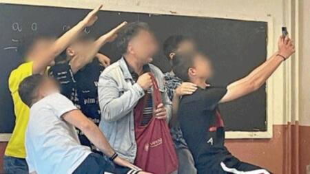 Escándalo en Roma: investigan a un maestro por saludos fascistas e imitar actos sexuales en el aula