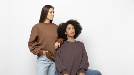 Ropa oversize. Foto: Freepik.