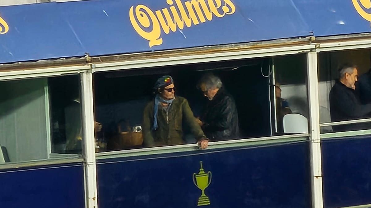 Johnny Deep presente en La Bombonera para ver Boca-Tigre.