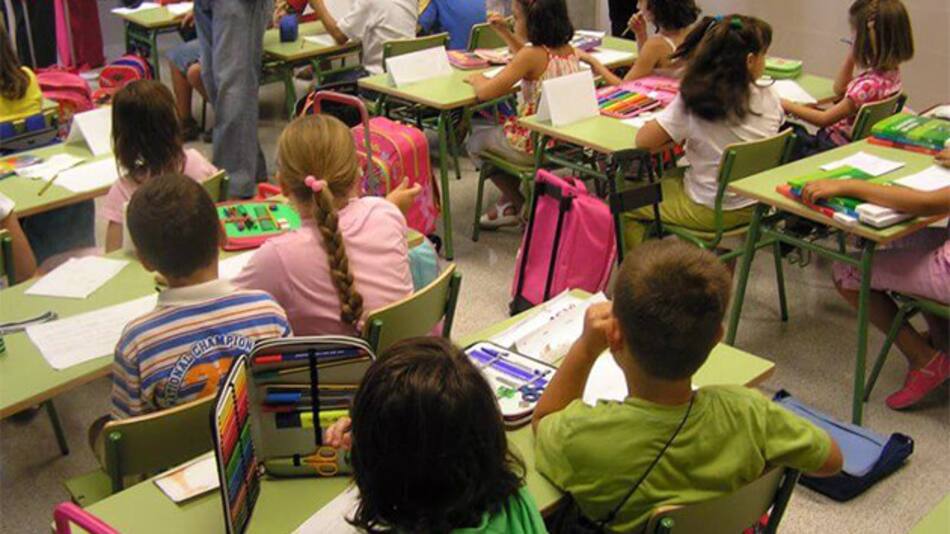 Aula de colegio con chicos