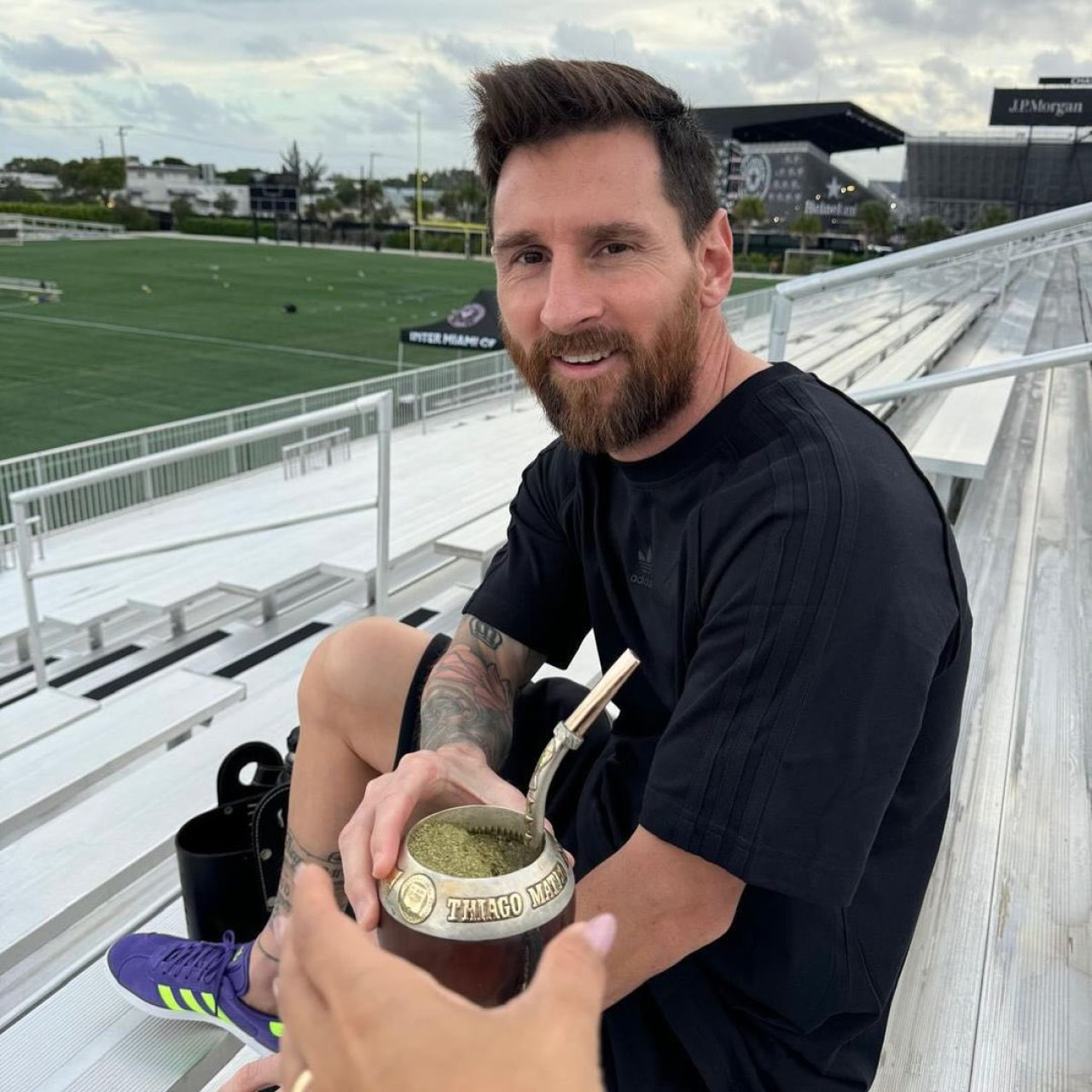 Lionel Messi tomando mate. Foto X @eldoradoio