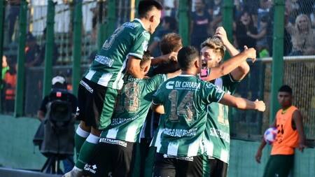Festejo de Excursionistas ante Gimnasia La Plata en Copa Argentina. Foto: @ExcursioOficial.