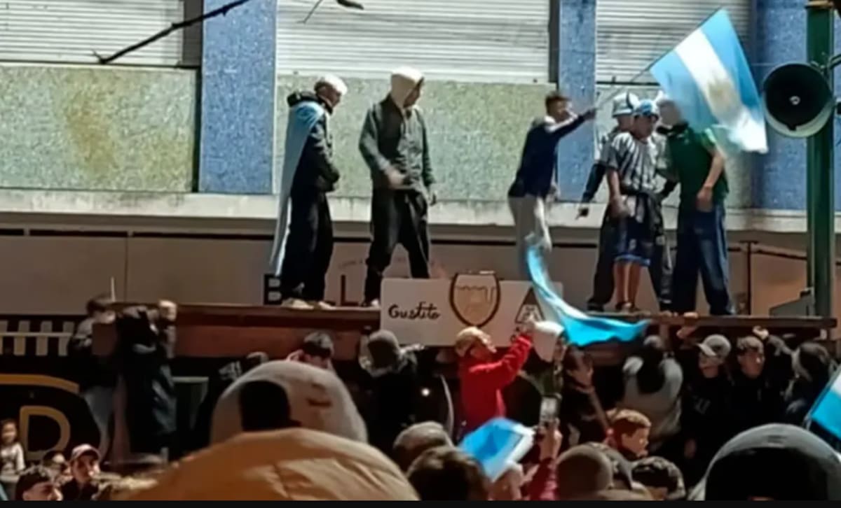 Así se desplomó el techo de un bar en Entre Ríos.