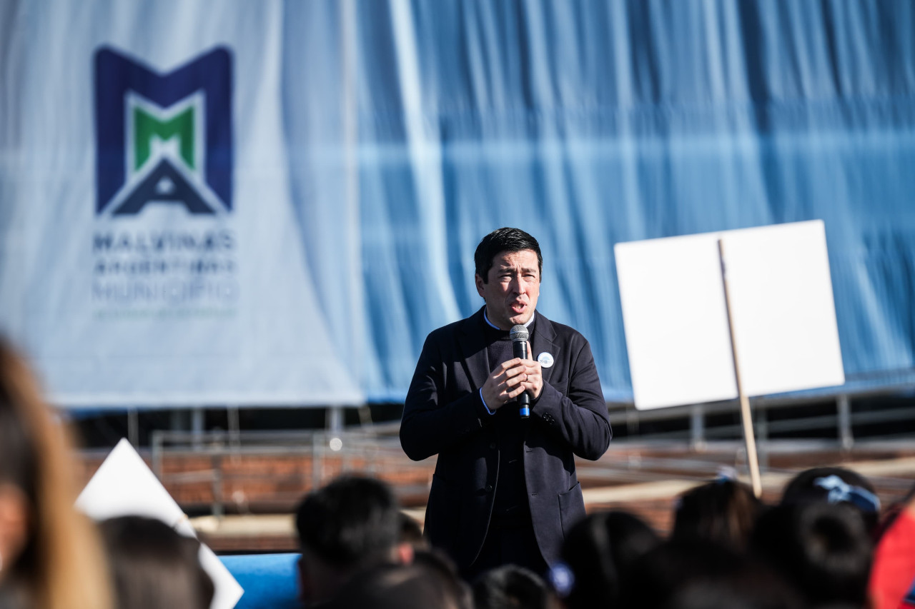 Leonardo Nardini acompañó a más de 4700 estudiantes en su Promesa a la Bandera.
