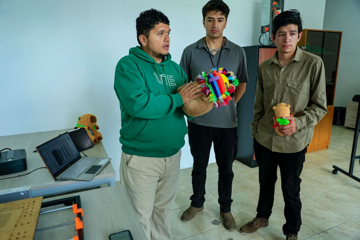 Capibot, un "robot capibara" desarrollado en Ecuador para apoyar a niños con autismo.