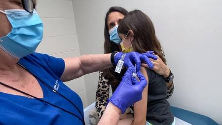 Vacunación, coronavirus en Argentina, Reuters